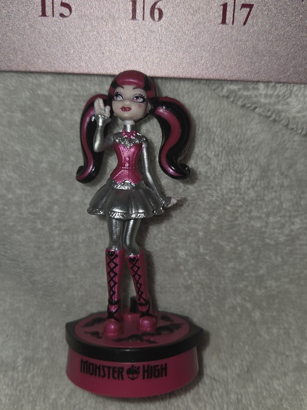 Monster High Pink & Silver Fashion Doll Figurine Ginders Creepers Apptivity Figu